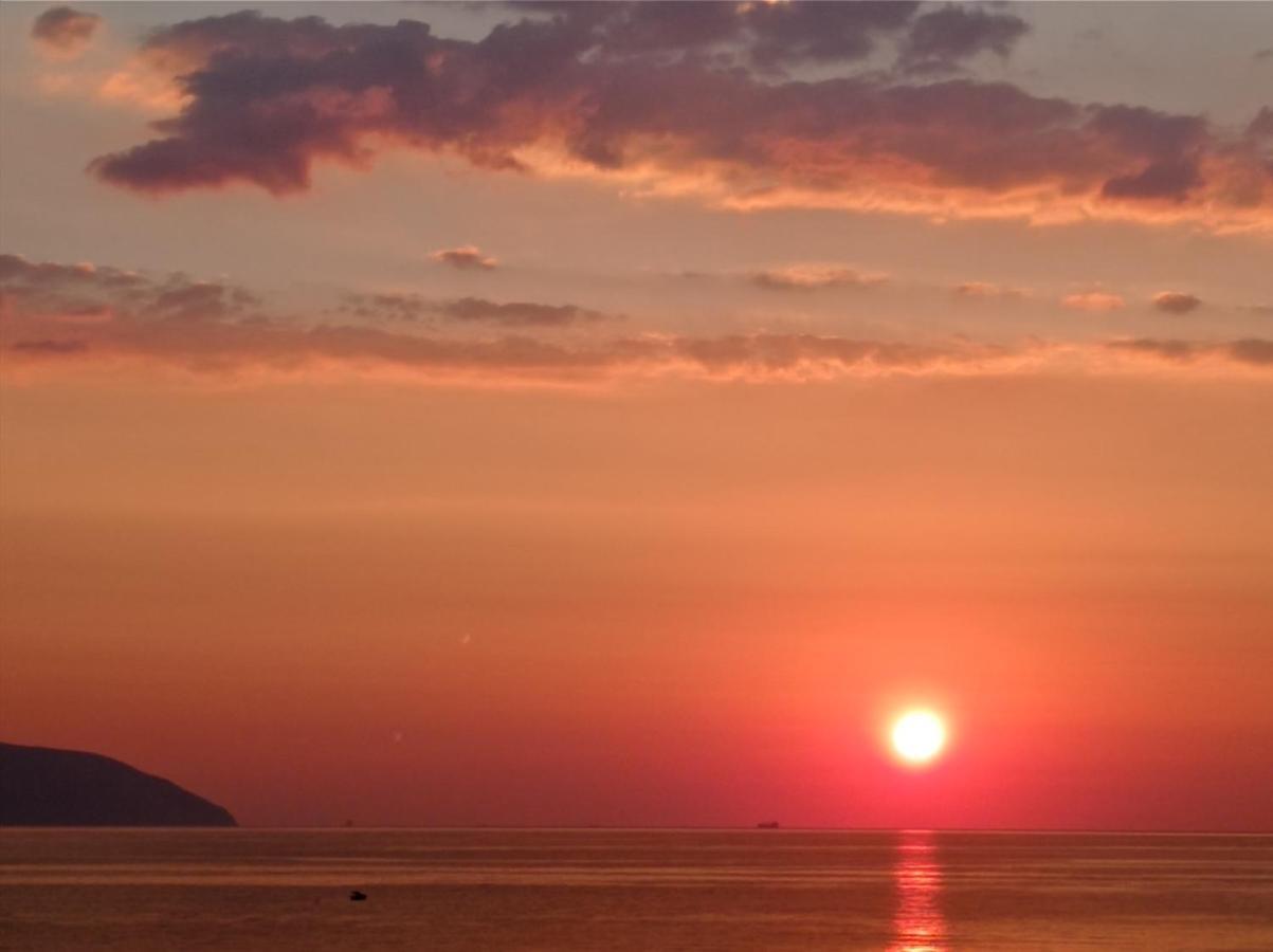Evangelia House Sea View Apartments Agia Pelagia  外观 照片